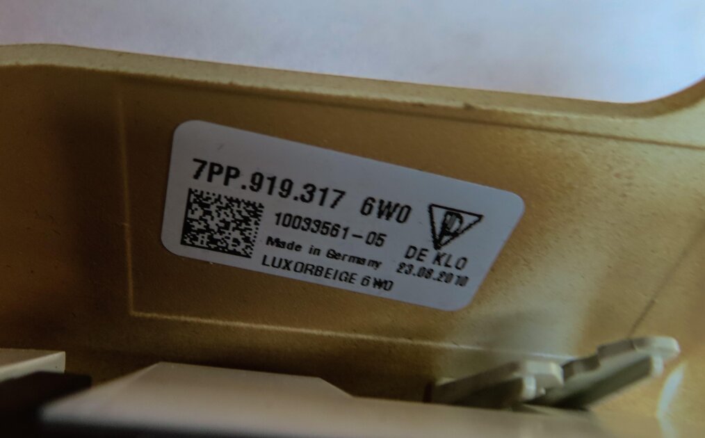 Thumbnail 10: 2011 PORSCHE CAYENNE (958) FRONT DOMELIGHT MAP READING COURTESY LIGHT LAMP BEIGE