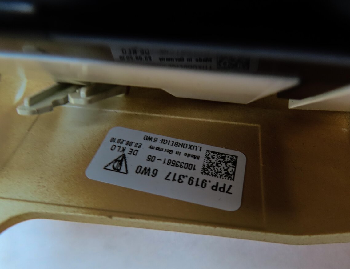Thumbnail 9: 2011 PORSCHE CAYENNE (958) FRONT DOMELIGHT MAP READING COURTESY LIGHT LAMP BEIGE