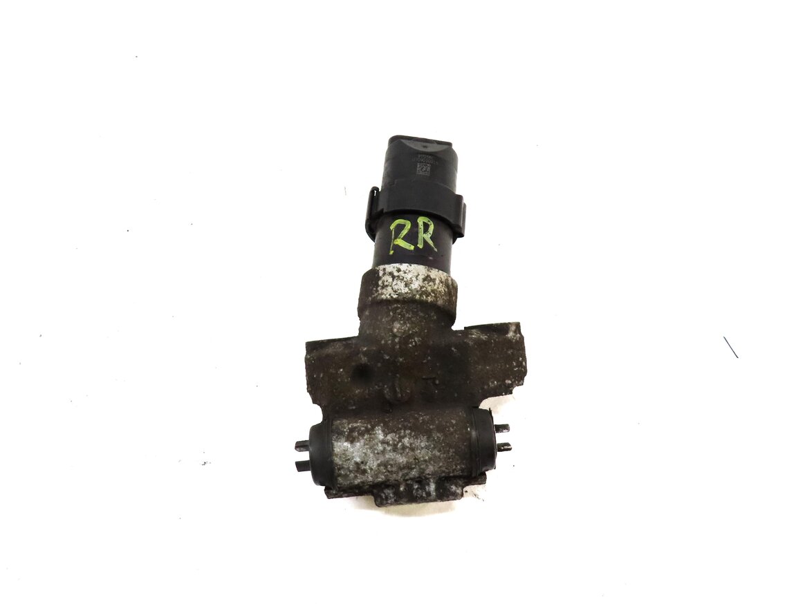 Thumbnail 4: 2011 PORSCHE CAYENNE (958) REAR RIGHT PASSENGER PARKING BRAKE ACTUATOR MOTOR