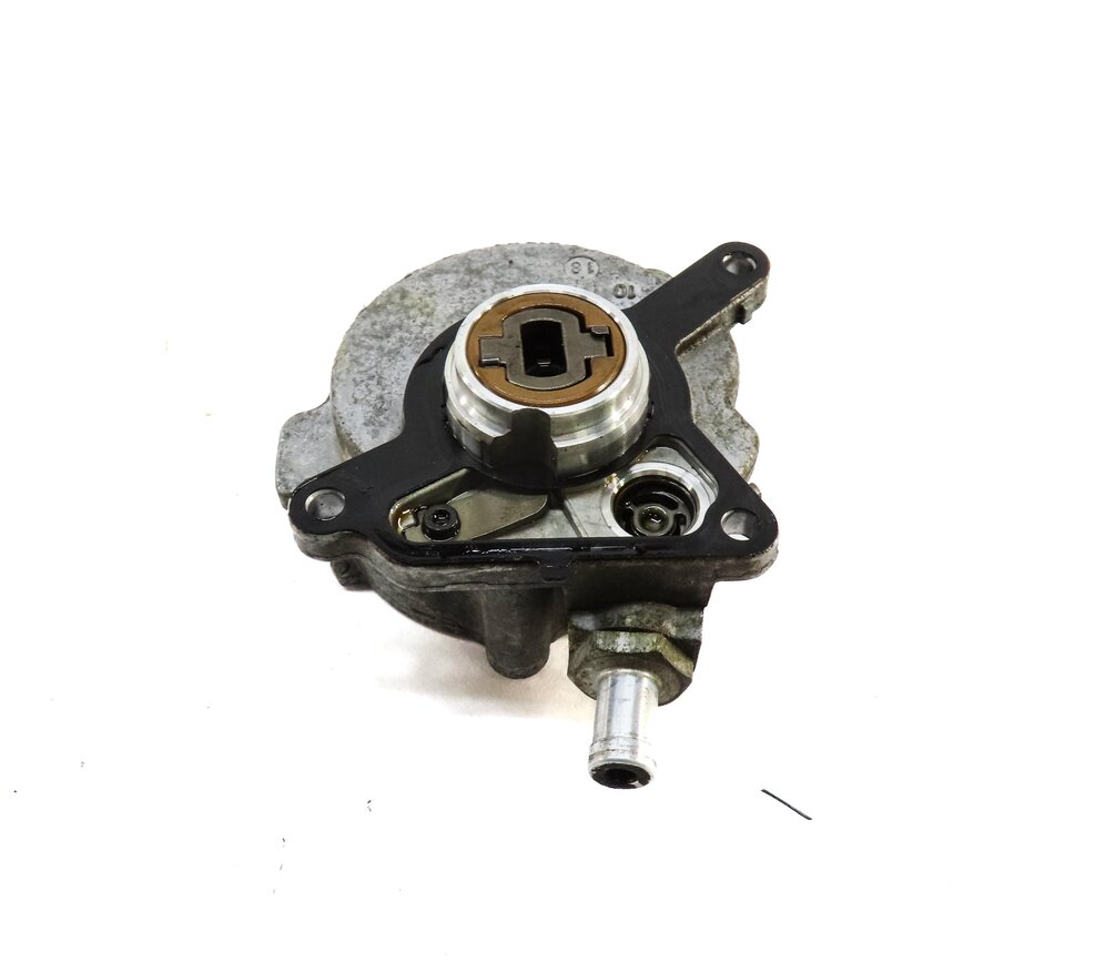 Thumbnail 2: 2011 PORSCHE CAYENNE (958) 3.6L VR6 ENGINE BRAKE VACUUM PUMP