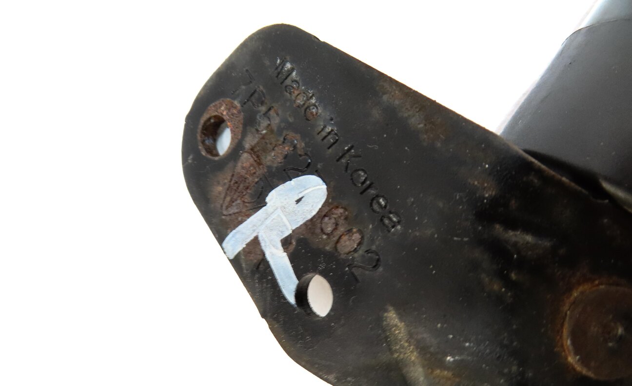 Thumbnail 6: 11-13 PORSCHE CAYENNE (958) REAR RIGHT PASSENGER TRUNK SHOCK STRUT (ELECTRIC)