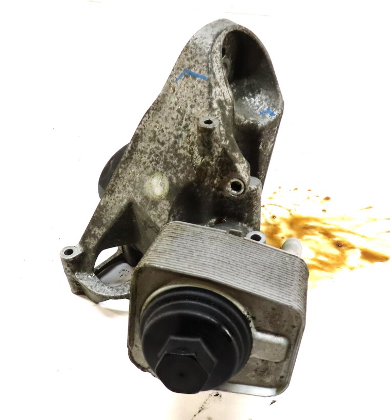 Thumbnail 4: 2011 PORSCHE CAYENNE (958) 3.6L VR6 ENGINE OIL FILTER HOUSING w/ COOLER