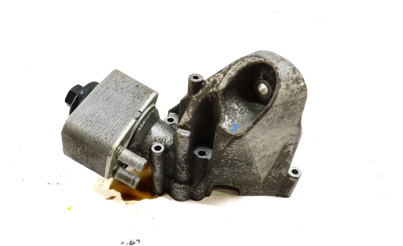 Thumbnail 5: 2011 PORSCHE CAYENNE (958) 3.6L VR6 ENGINE OIL FILTER HOUSING w/ COOLER