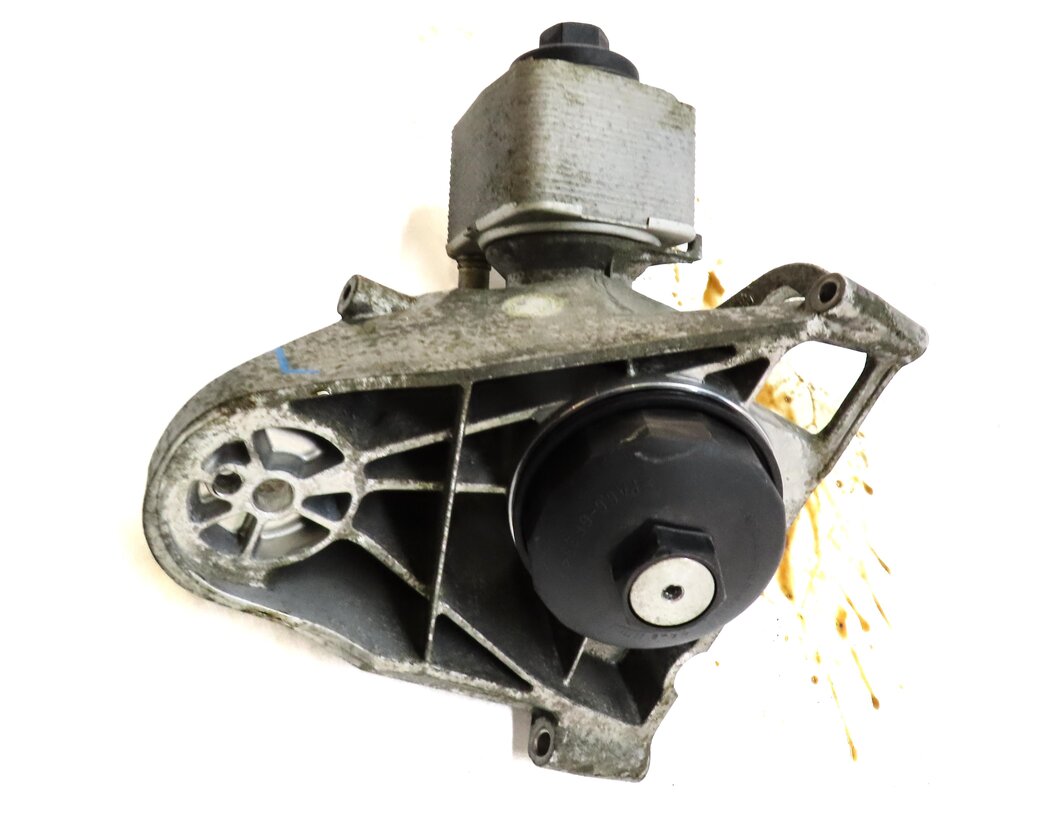 Thumbnail 7: 2011 PORSCHE CAYENNE (958) 3.6L VR6 ENGINE OIL FILTER HOUSING w/ COOLER
