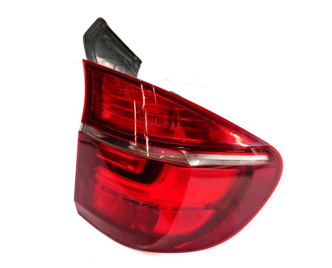 Thumbnail 4: 2011-2013 BMW X5 X5M (E70) RIGHT PASSENGER REAR OUTER TAILLIGHT BRAKE LIGHT LAMP