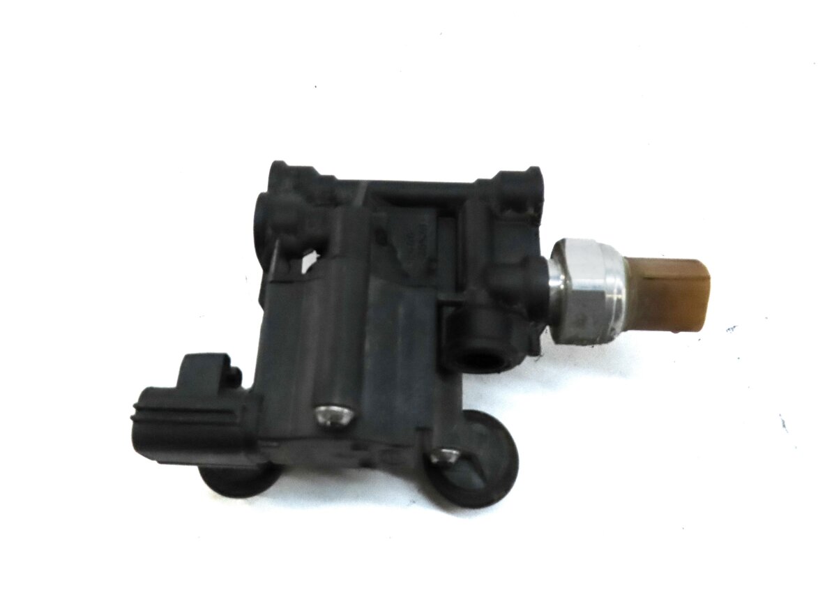 Thumbnail 8: 2006 RANGE ROVER SPORT (L320) FRONT & REAR AIR SUSPENSION VALVE BLOCK SET-3