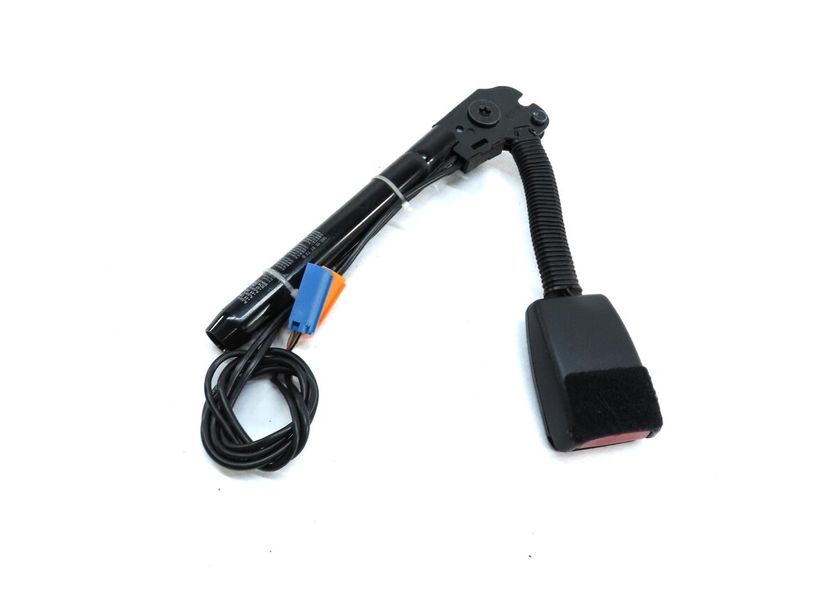 Thumbnail 1: 2005-2006 LR3 RANGE ROVER SPORT (L320) FRONT LEFT DRIVER SEATBELT RECEIVER