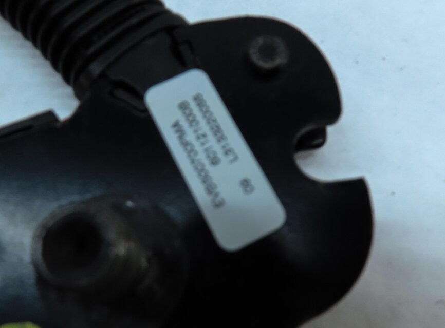 Thumbnail 6: 2005-2006 LR3 RANGE ROVER SPORT (L320) FRONT LEFT DRIVER SEATBELT RECEIVER