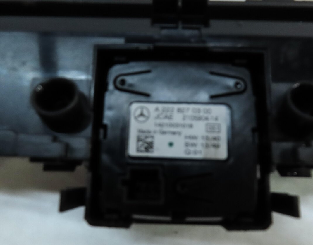 Thumbnail 7: 2015 MERCEDES C300 (W205) RADIO MEDIA TELEPHONE NAVIGATION HAZARD SWITCH CLOCK