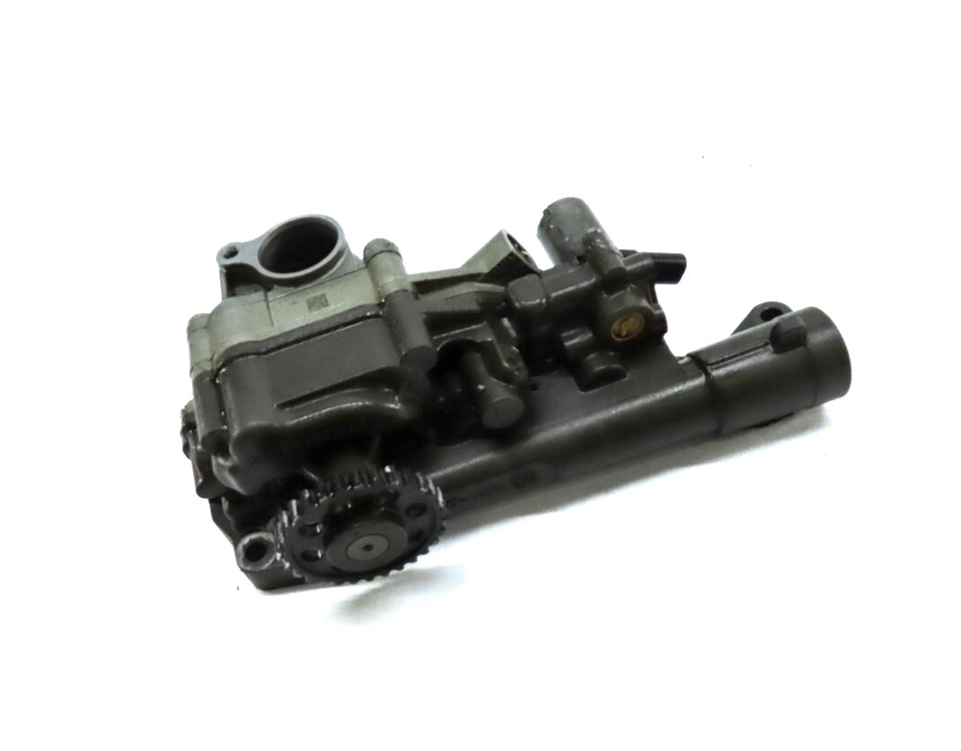 Thumbnail 3: 2015 MERCEDES C300 (W205) 2.0L M274 TURBO ENGINE OIL PUMP