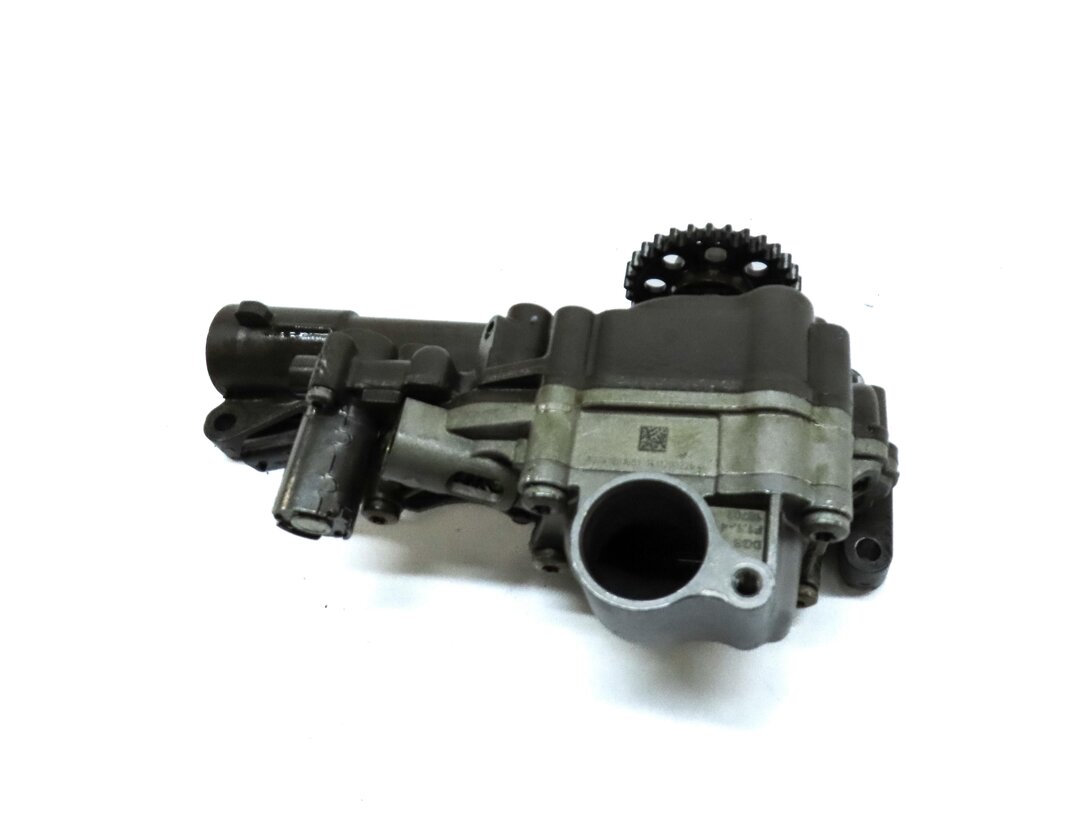 Thumbnail 4: 2015 MERCEDES C300 (W205) 2.0L M274 TURBO ENGINE OIL PUMP