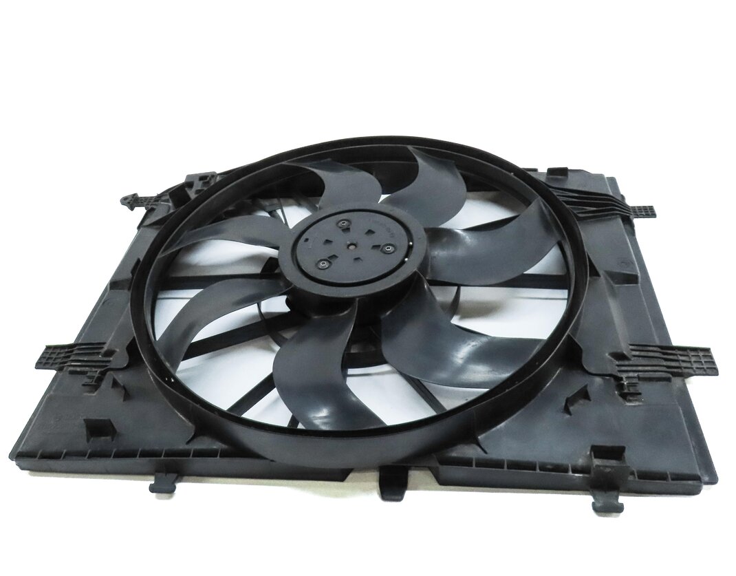 Thumbnail 2: 15-21 MERCEDES C300 C400 W205 ELECTRIC RADIATOR COOLING FAN MOTOR BLADE & SHROUD