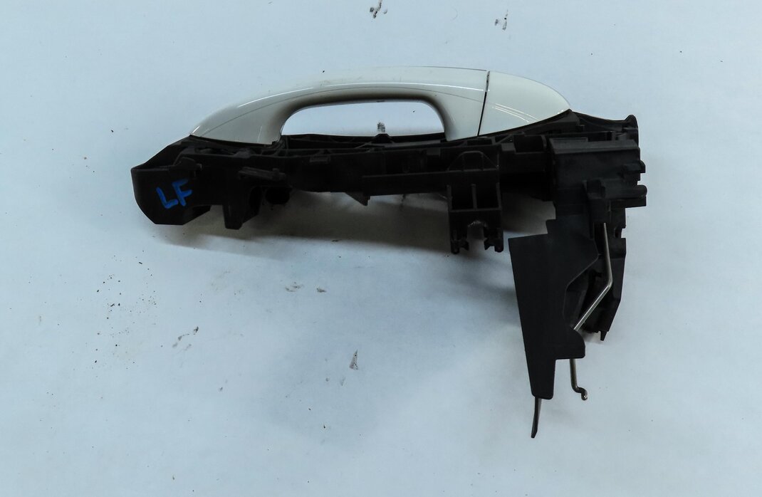 Thumbnail 4: 15-17 MERCEDES C-CLASS (W205) FRONT LEFT DRIVER KEYLESS GO DOOR HANDLE (WHITE)