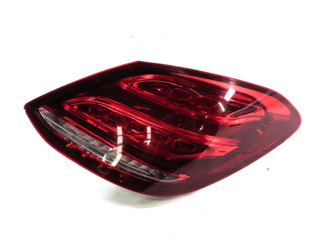 Thumbnail 3: 15-18 MERCEDES C300 C350 C400 C450 C63 (W205) RIGHT LED TAILLIGHT BRAKE LIGHT