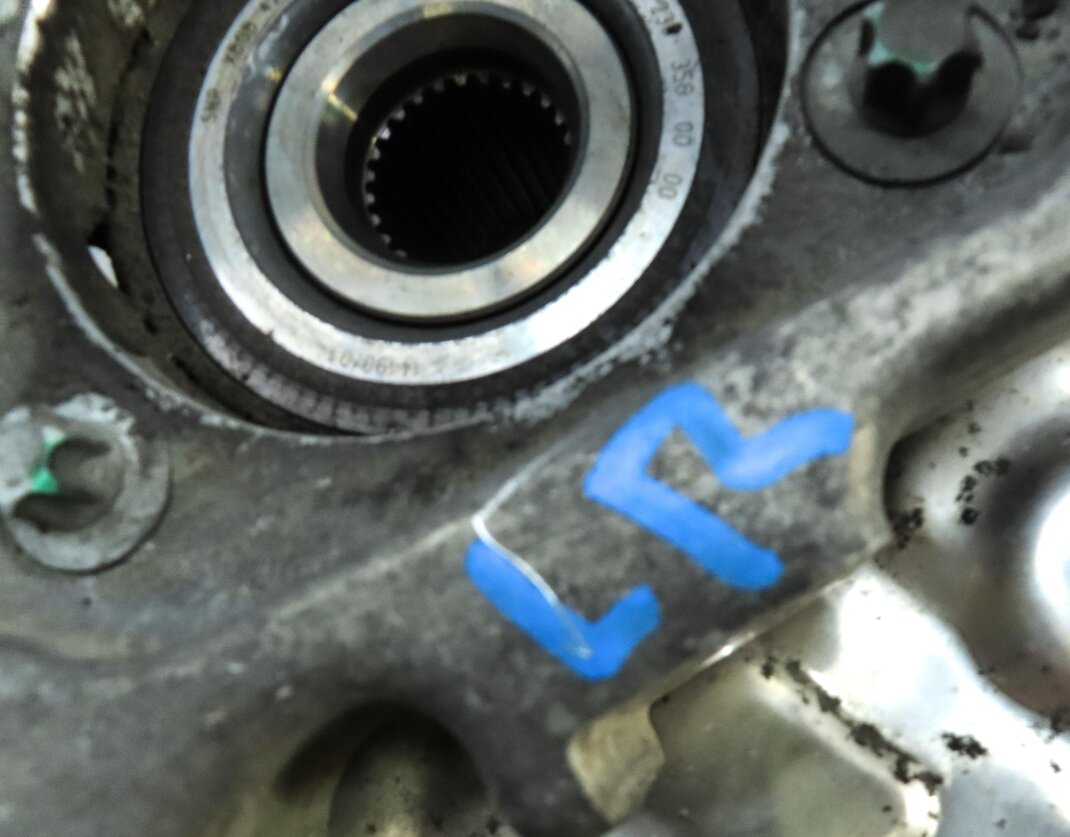 Thumbnail 6: 2015-2021 MERCEDES C300 C350 C400 (W205) SEDAN - LEFT REAR SPINDLE KNUCKLE HUB