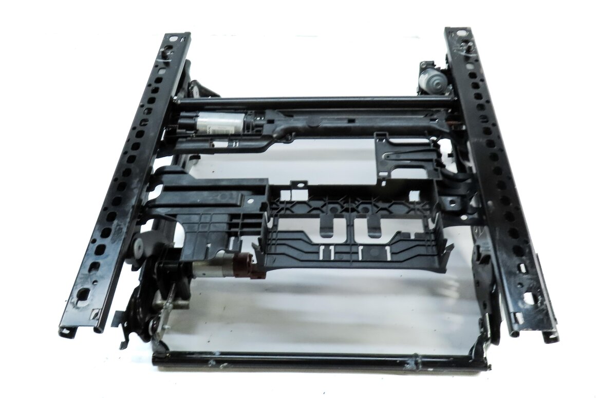 Thumbnail 6: 2015-2017 MERCEDES C-CLASS (W205) FRONT LEFT DRIVER MEMORY SEAT TRACK w/ MOTORS