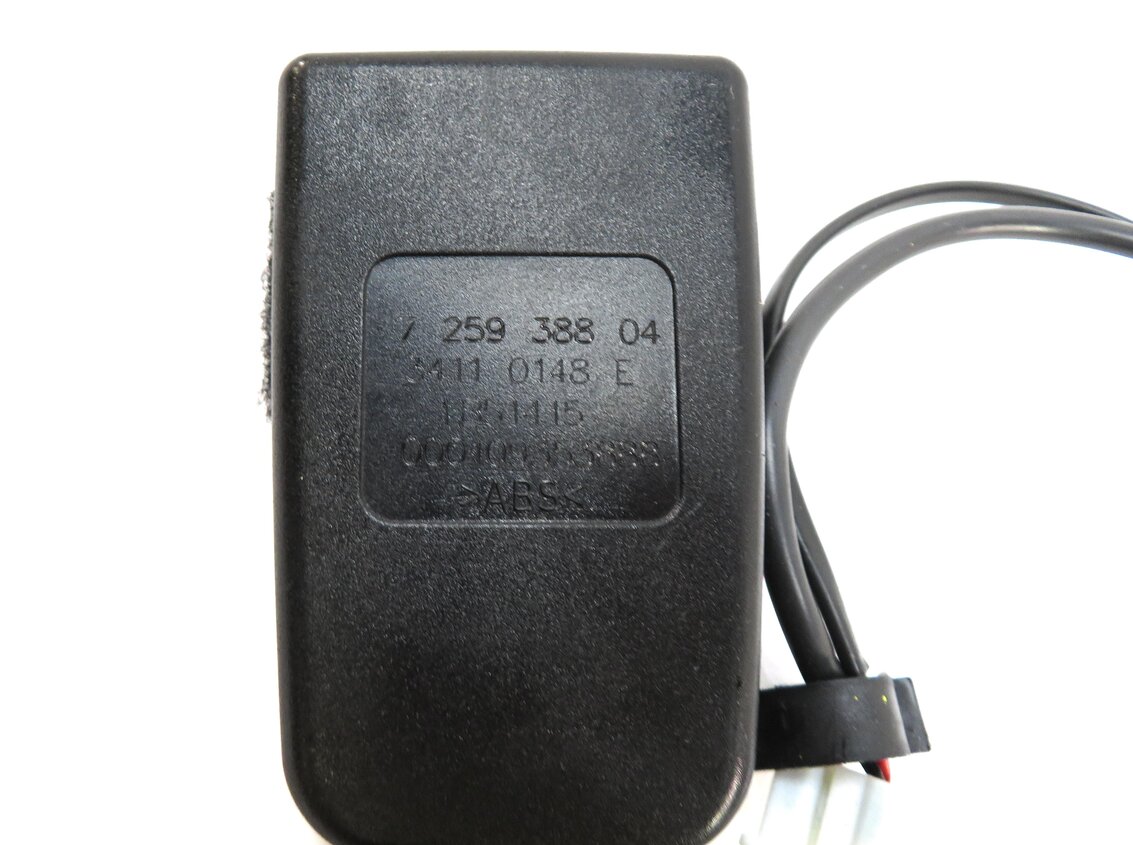 Thumbnail 7: 12-19 BMW 2 3 4 M3 (F22 F32 F33 F34 F36) FRONT RIGHT PASSENGER SEATBELT RECEIVER