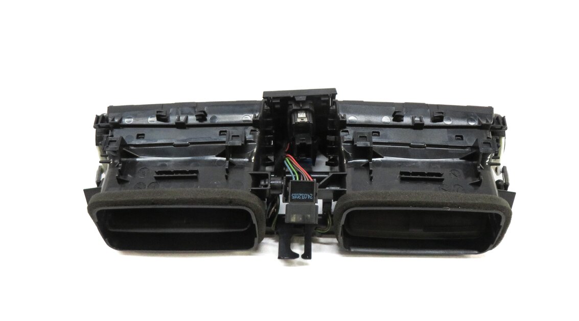 Thumbnail 4: 2015 BMW 320i (F30) FRONT CENTER CONSOLE HEATER A/C AIR VENT