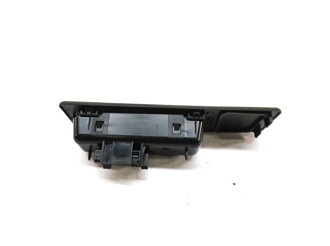 Thumbnail 4: 2015 BMW 320i (F30) REAR TRUNK HANDLE RELEASE HANDLE