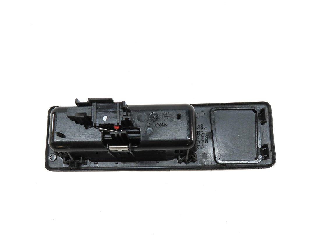 Thumbnail 5: 2015 BMW 320i (F30) REAR TRUNK HANDLE RELEASE HANDLE