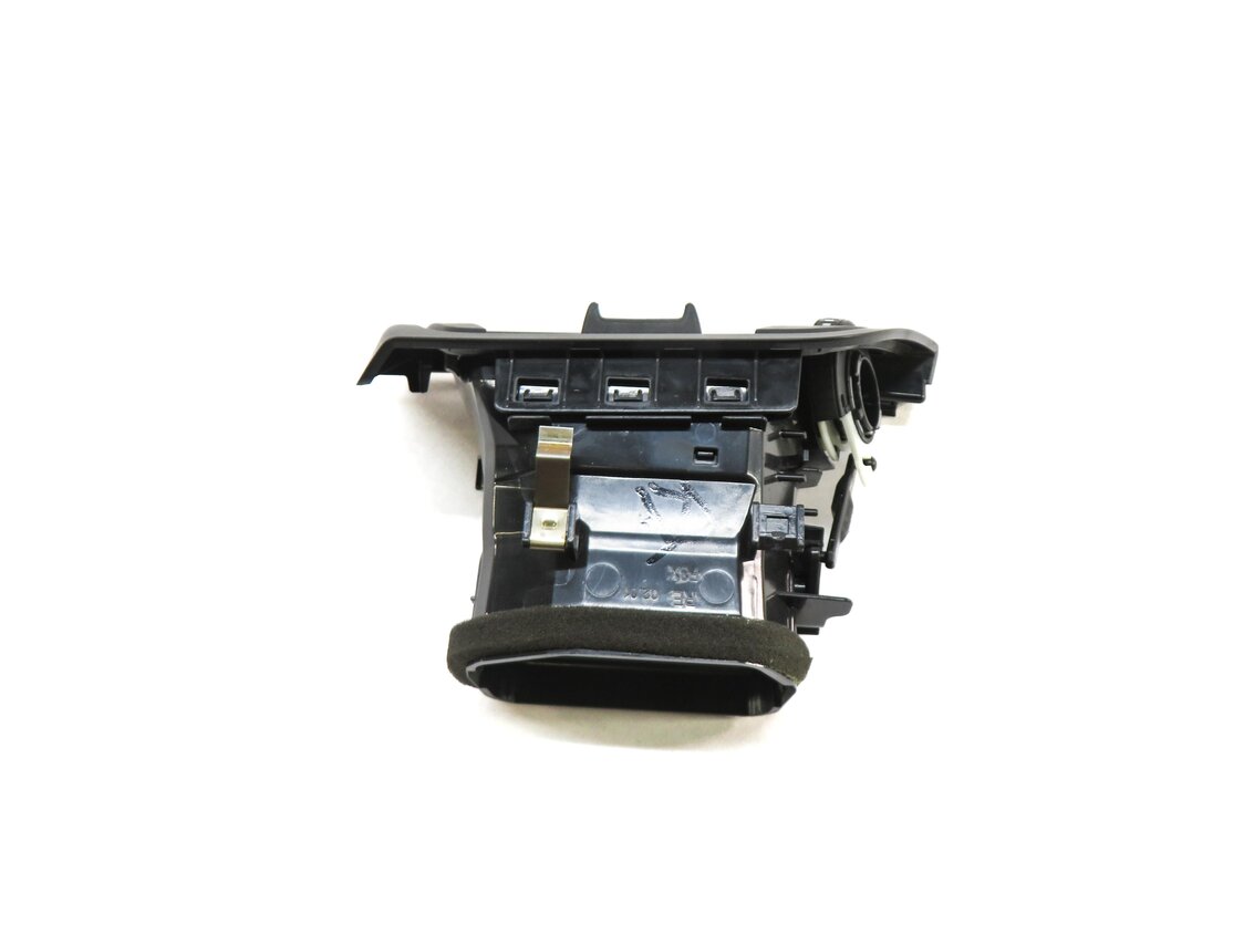 Thumbnail 4: 2015 BMW 320i (F30) FRONT RIGHT PASSENGER HEATER A/C AIR VENT