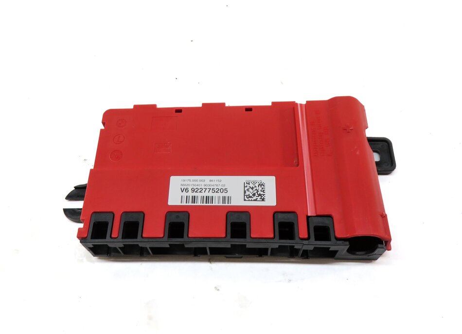 Thumbnail 2: 2015 BMW 320i (F30) FRONT POWER DISTRIBUTION FUSE BOX TERMINAL