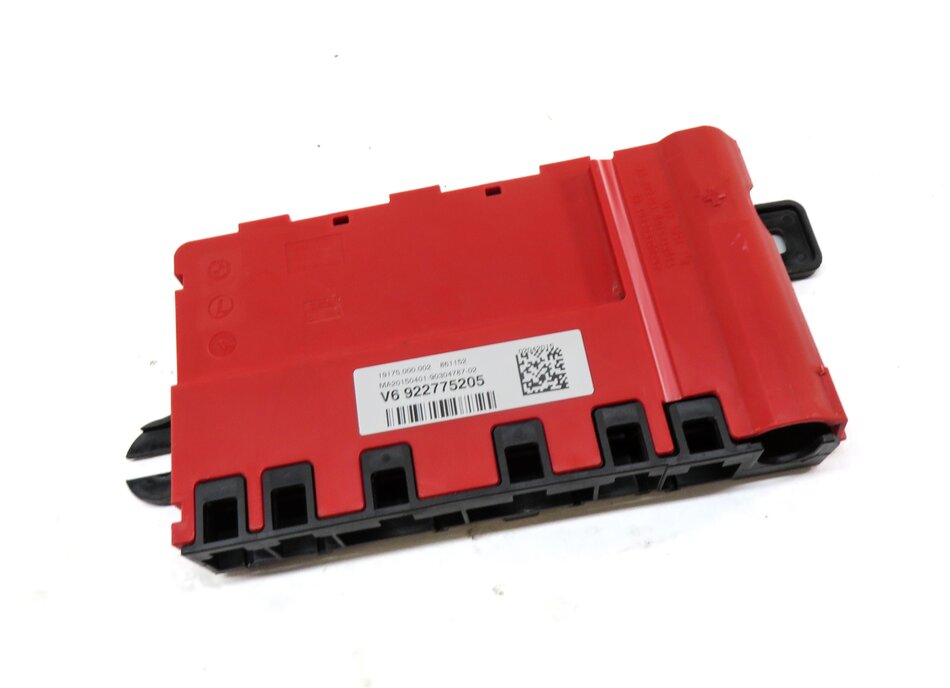 Thumbnail 3: 2015 BMW 320i (F30) FRONT POWER DISTRIBUTION FUSE BOX TERMINAL