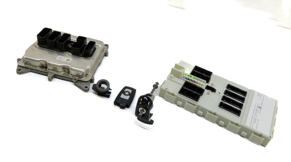 13-18 BMW 328i 428i 528i X3 X4 (F30 F32) 2.0L N26 ENGINE DME BCM MODULE KEY SET