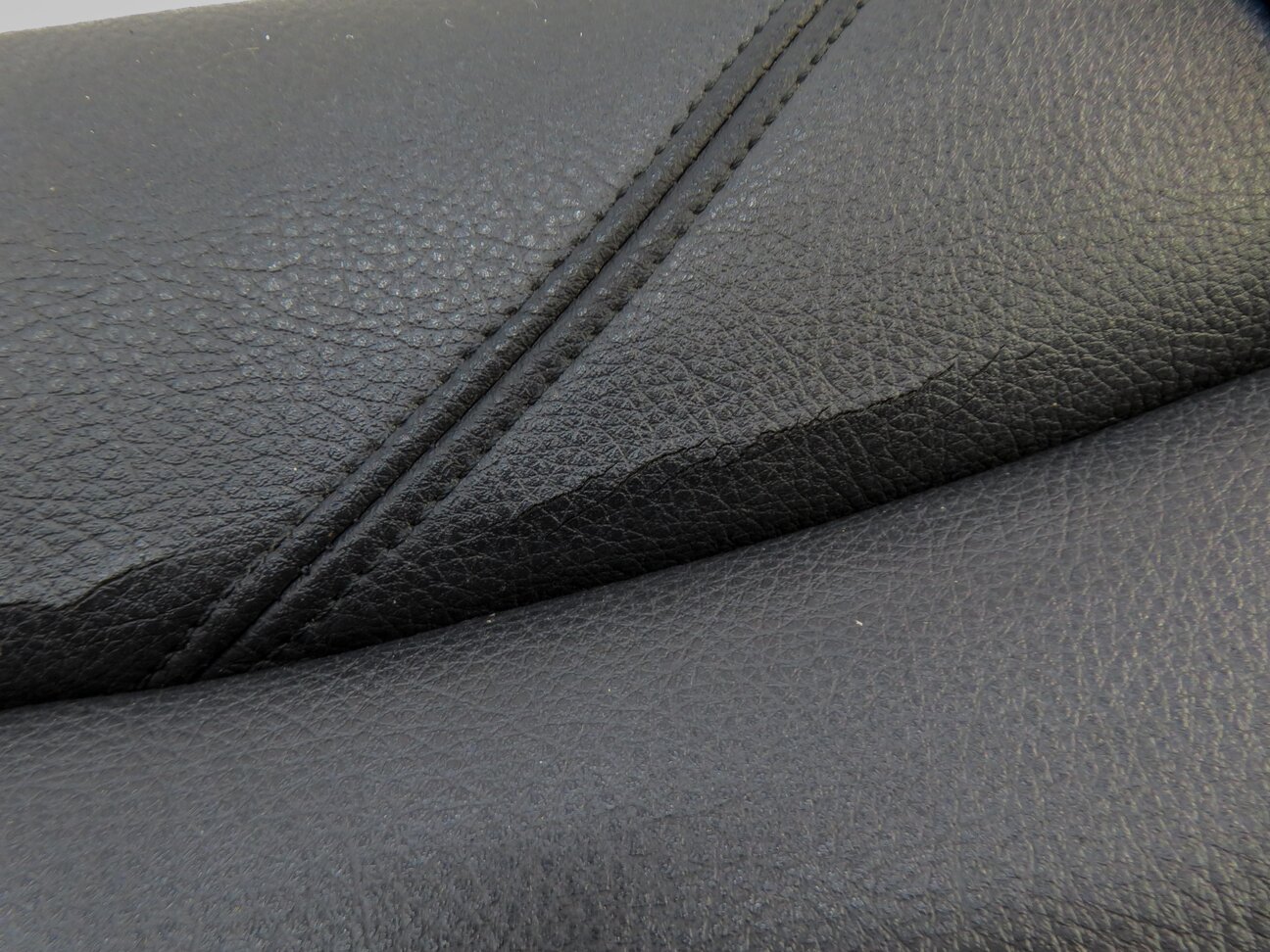 Thumbnail 9: 2015 BMW 320i (F30) FRONT LEFT DRIVER LOWER BOTTOM SEAT CUSHION (BLACK)