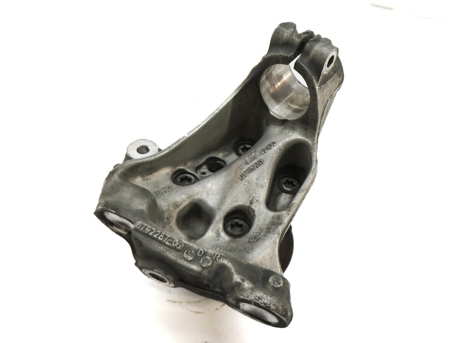 12-18 BMW 320i 328i 330i 335i 340i (F30) SEDAN - LEFT FRONT SPINDLE KNUCKLE HUB
