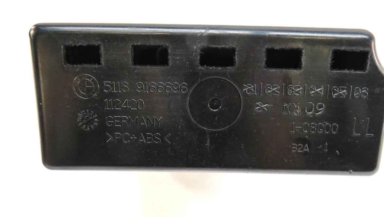 Thumbnail 6: 2013 BMW M5 (F10) FRONT LEFT DRIVER DASH STORAGE BOX GLOVE COMPARTMENT (BLACK)