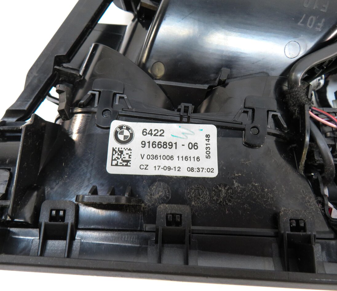 Thumbnail 6: 2013 BMW M5 (F10) FRONT CENTER DASH HEATER A/C AIR VENT
