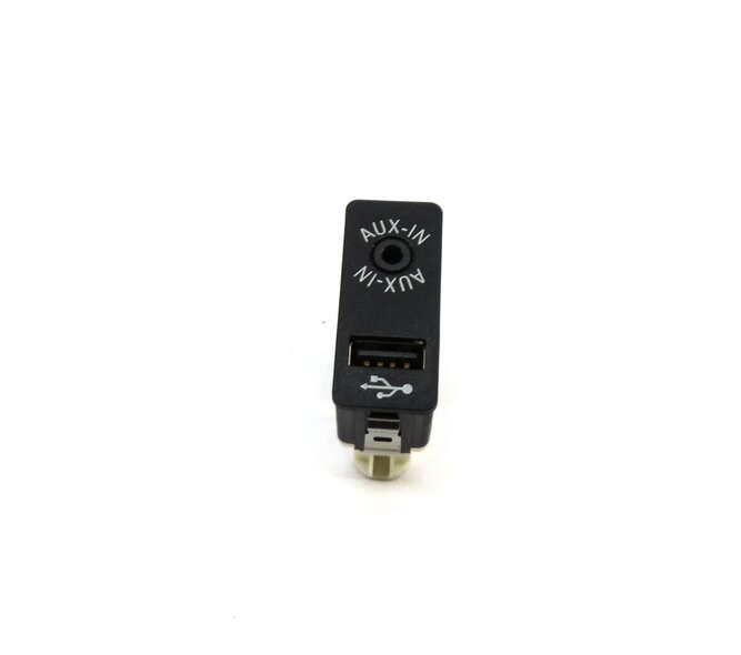Thumbnail 2: 2013 BMW M5 ///M (F10) RADIO STEREO AUXILIARY AUDIO USB INTERFACE JACK