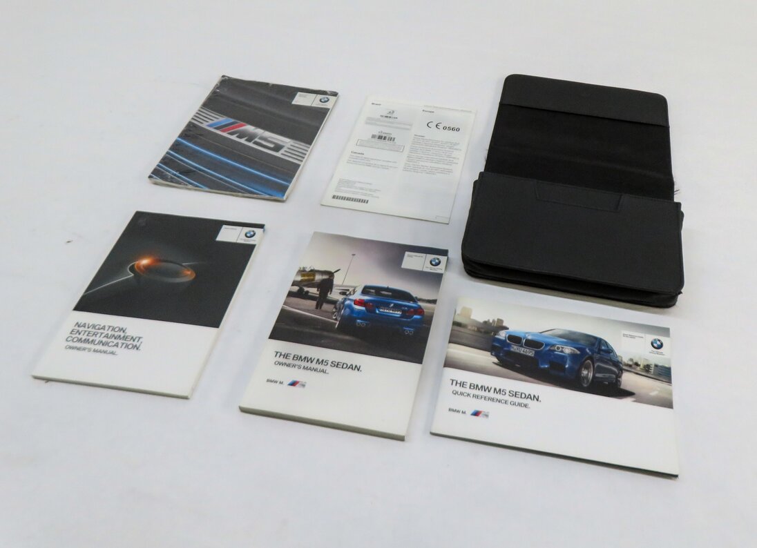 2013 BMW M5 ///M (F10) OWNERS MANUAL BOOK BOOKLET GUIDE SET w/ CASE