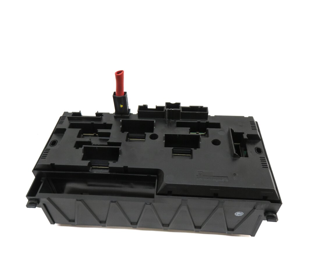 Thumbnail 5: 2013 BMW M5 ///M (F10) FRONT POWER DISTRIBUTION FUSE BOX BODY MODULE HOUSING