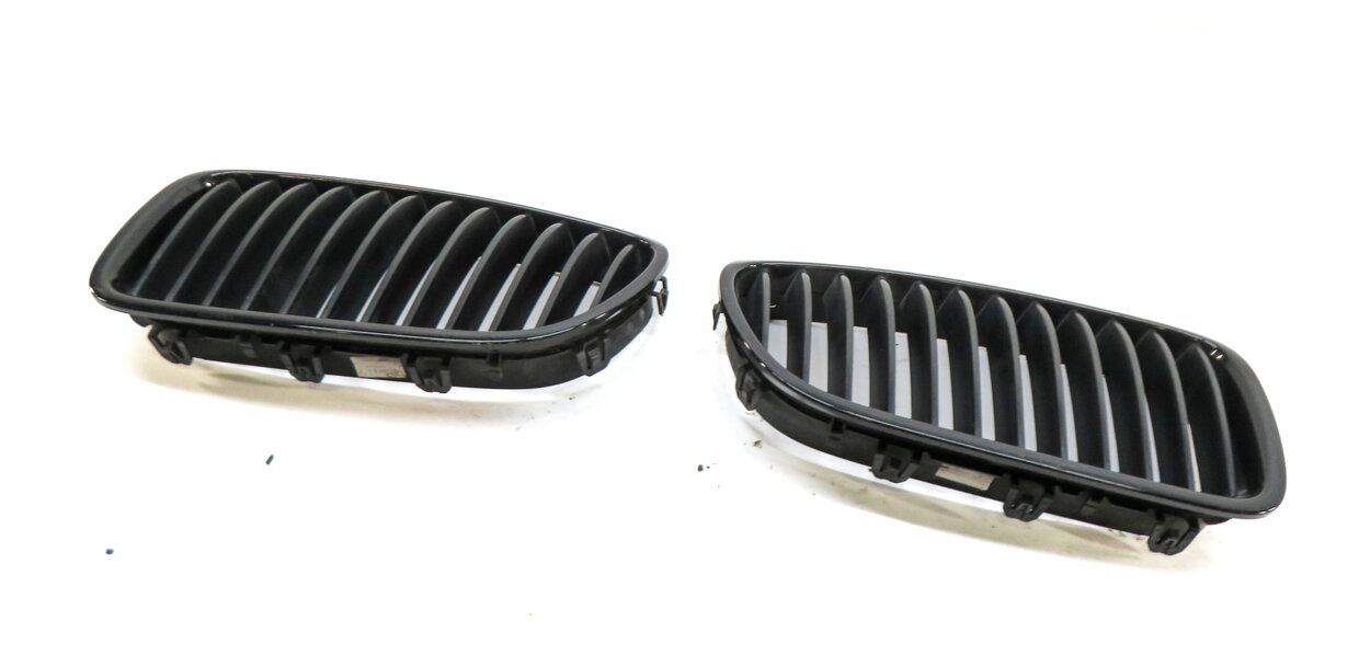 Thumbnail 1: 2011-2013 BMW 528i 535i 550i M5 (F10) FRONT HOOD VENT GRILLE SET-2 (BLACK)