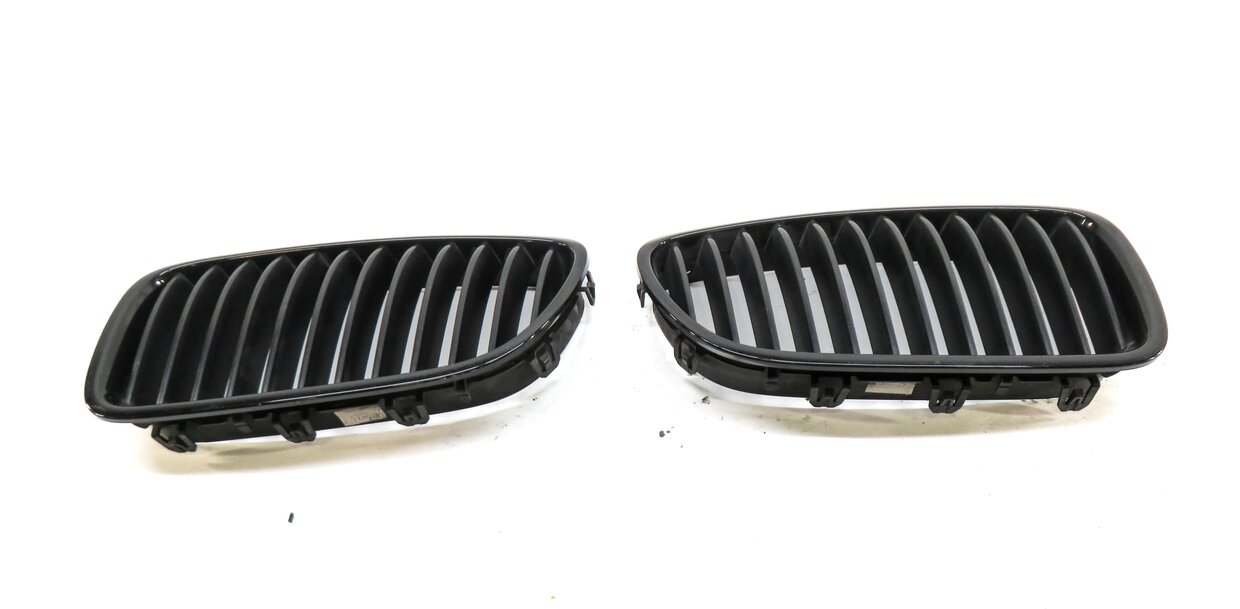 Thumbnail 2: 2011-2013 BMW 528i 535i 550i M5 (F10) FRONT HOOD VENT GRILLE SET-2 (BLACK)