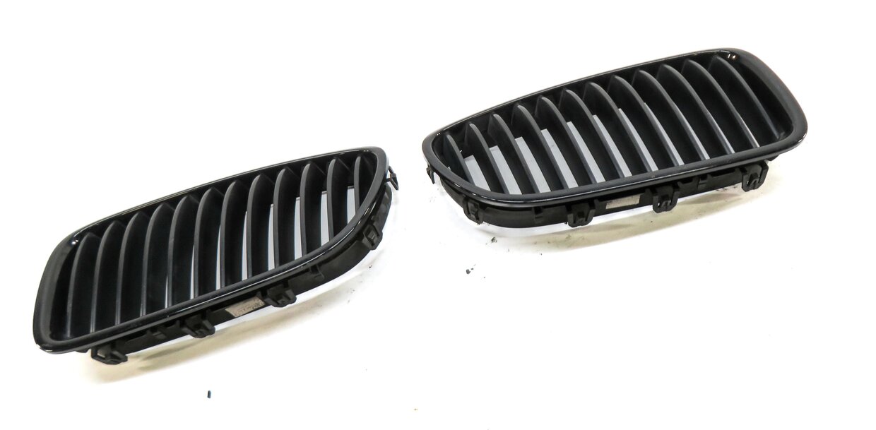 Thumbnail 3: 2011-2013 BMW 528i 535i 550i M5 (F10) FRONT HOOD VENT GRILLE SET-2 (BLACK)