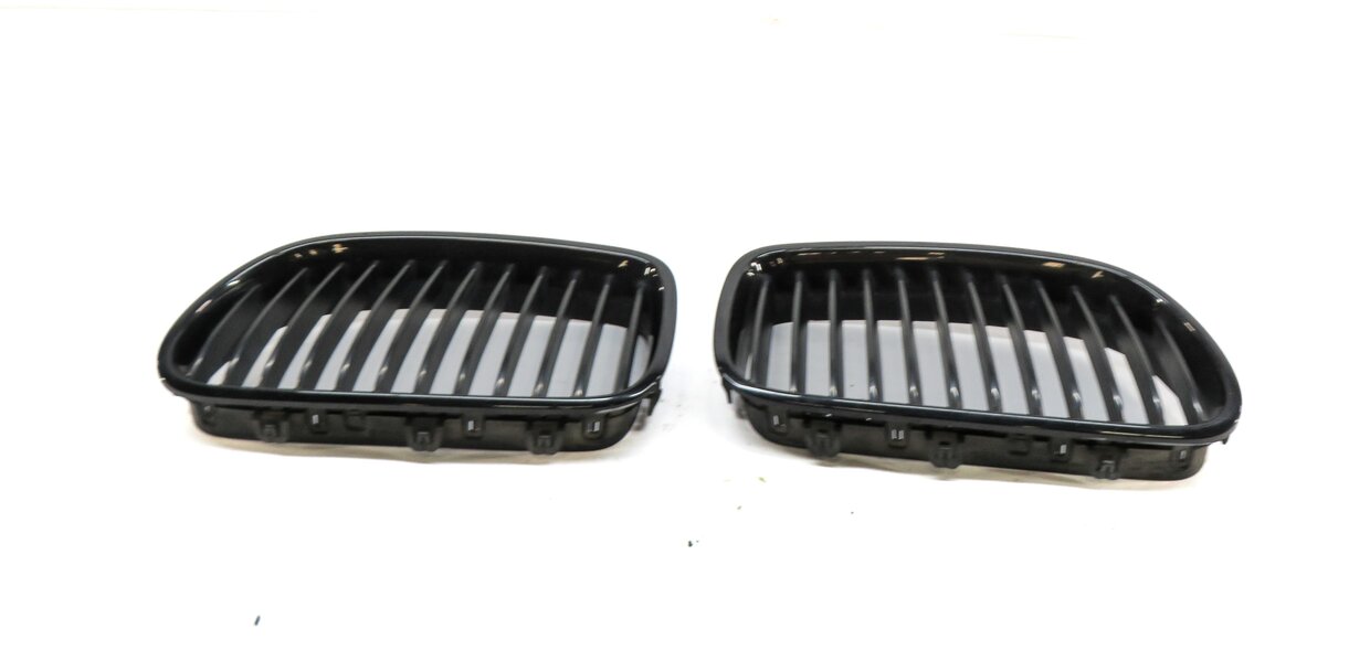 Thumbnail 4: 2011-2013 BMW 528i 535i 550i M5 (F10) FRONT HOOD VENT GRILLE SET-2 (BLACK)