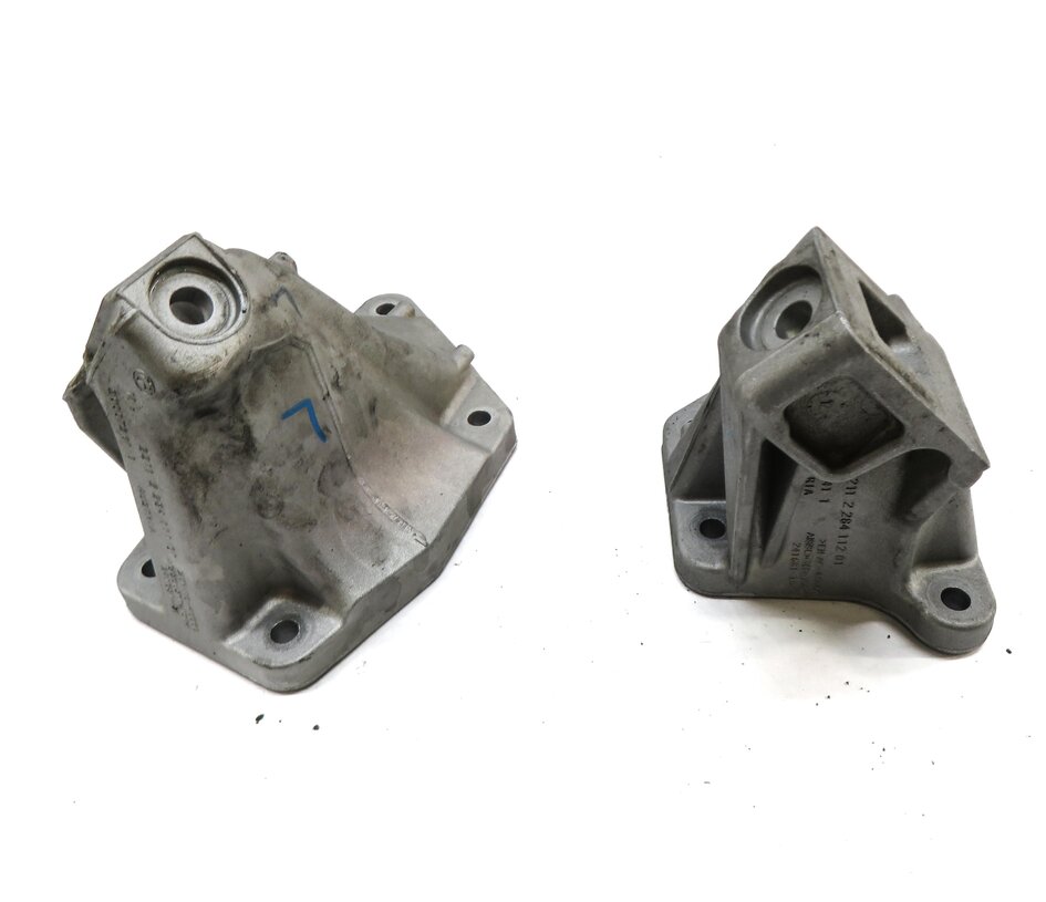 Thumbnail 2: 2013 BMW M5 ///M (F10) 4.4L S63 TWIN TURBO ENGINE MOTOR MOUNT BRACKET SET-2