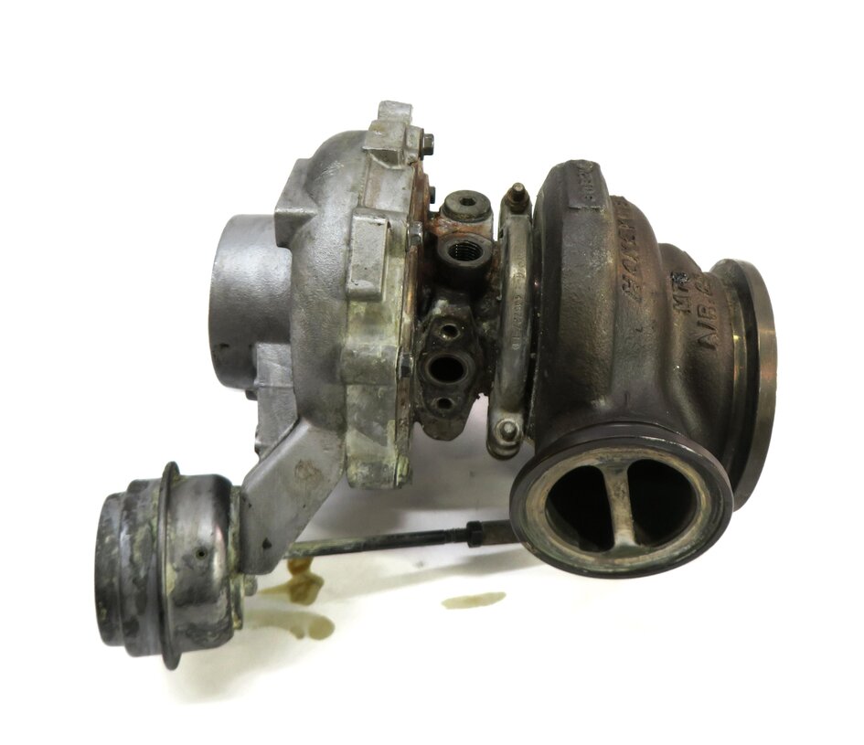 Thumbnail 3: 12-15 BMW M5 M6 ///M (F06 F10 F12 F13) 4.4L S63 ENGINE LEFT TURBO TURBOCHARGER