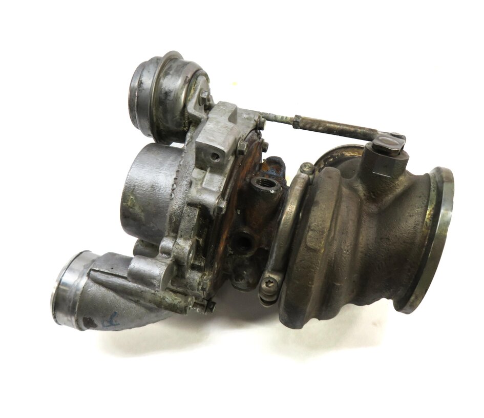 Thumbnail 5: 12-15 BMW M5 M6 ///M (F06 F10 F12 F13) 4.4L S63 ENGINE RIGHT TURBO TURBOCHARGER
