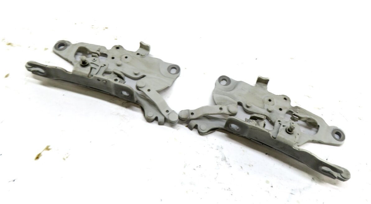 12-19 BMW 528i 535i 550i 640i 650i M5 M6 (F06 F10) FRONT HOOD HINGE SET (WHITE)
