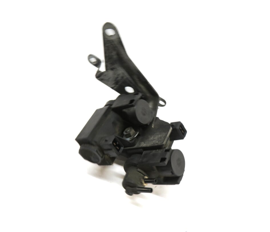 Thumbnail 1: 2013 BMW M5 (F10) 4.4L S63 TURBO TURBOCHARGER PRESSURE CONVERTER SOLENOID SET