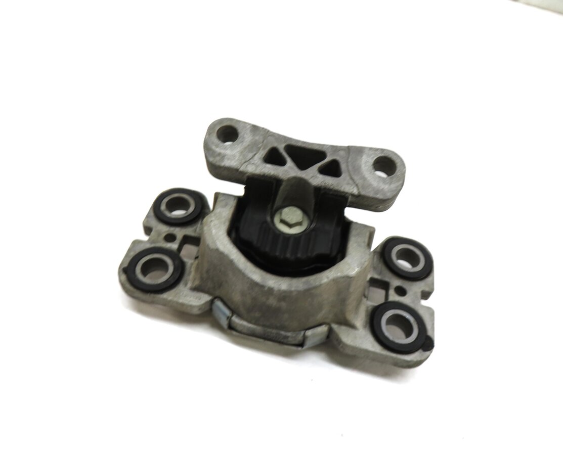 Thumbnail 1: 2017 LAND ROVER DISCOVERY SPORT (L550) TRANSMISSION MOUNT MOUNTING BRACKET
