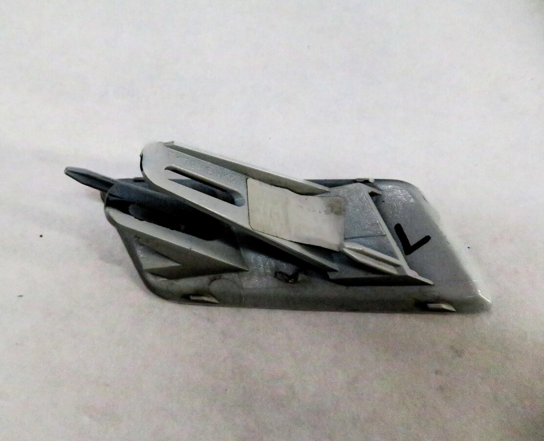 Thumbnail 5: 2017 LAND ROVER DISCOVERY SPORT (L550) FRONT LEFT HEADLIGHT WASHER TRIM (WHITE)