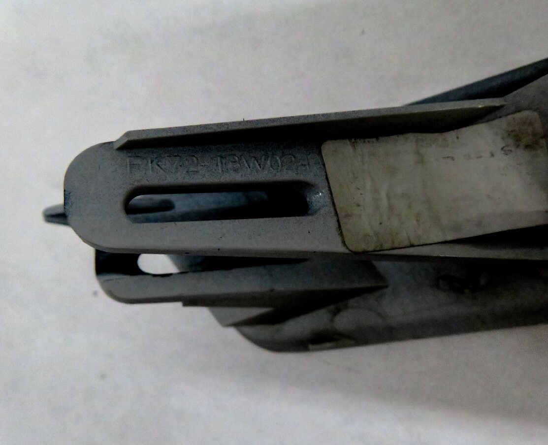 Thumbnail 6: 2017 LAND ROVER DISCOVERY SPORT (L550) FRONT LEFT HEADLIGHT WASHER TRIM (WHITE)
