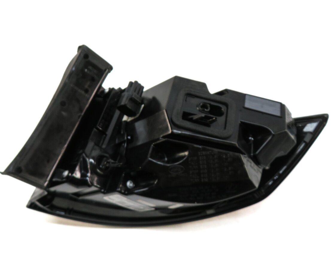 Thumbnail 5: 2015-2019 LAND ROVER DISCOVERY SPORT (L550) LEFT REAR TAILLIGHT BRAKE LIGHT LAMP
