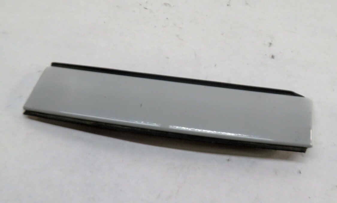 2017 LAND ROVER DISCOVERY SPORT (L550) FRONT RIGHT DOOR LOWER MOULDING (WHITE)
