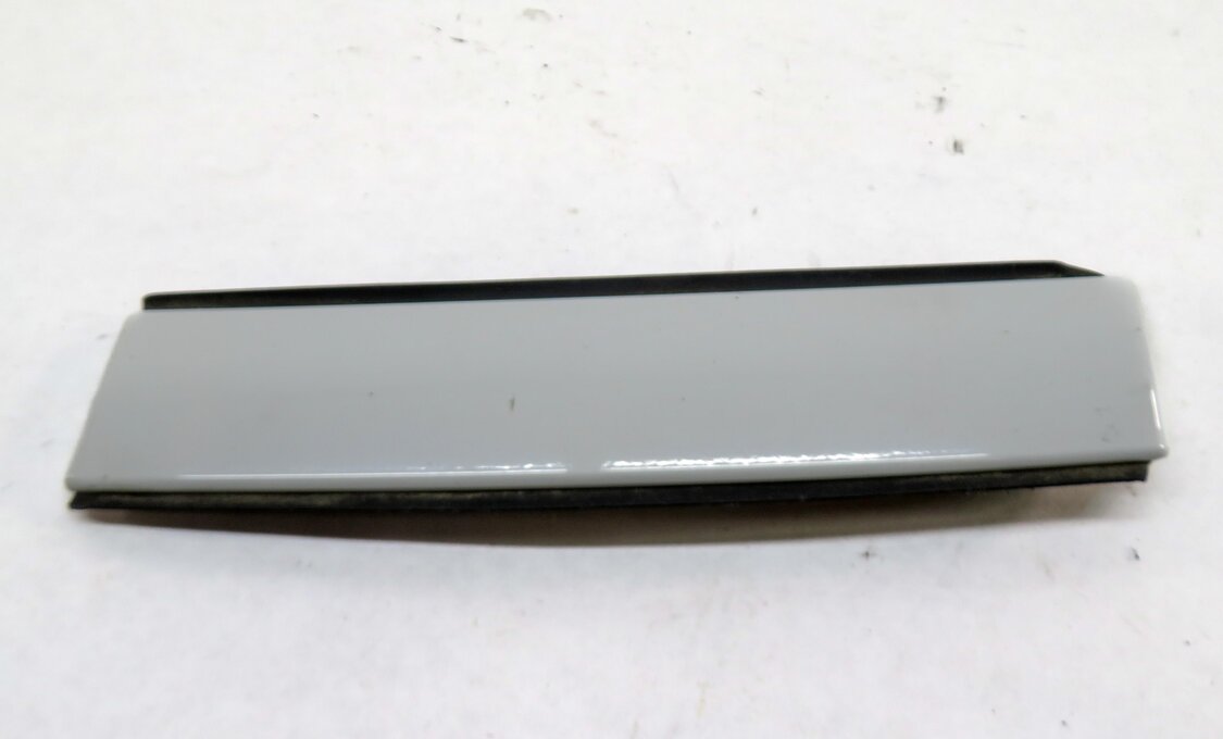 Thumbnail 2: 2017 LAND ROVER DISCOVERY SPORT (L550) FRONT RIGHT DOOR LOWER MOULDING (WHITE)